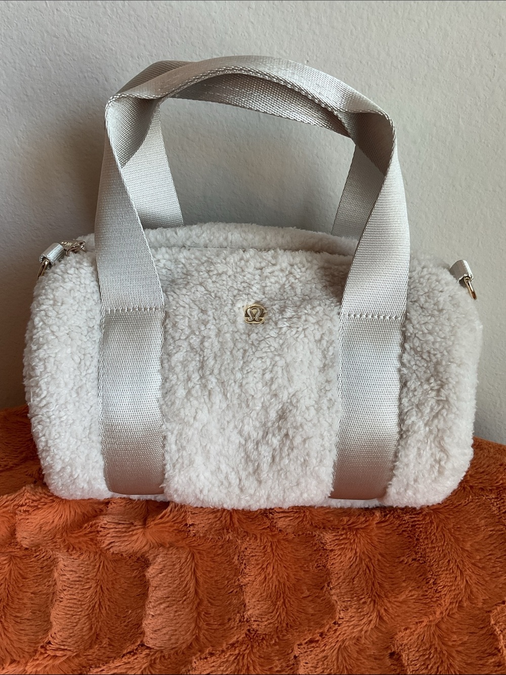 Lululemon Mini Duffle Bag *Fleece - Bone/Gold